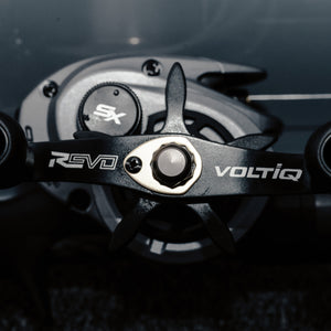 Close-up of a Revo® SX VoltiQ™ Low Profile Reel with a blurred background